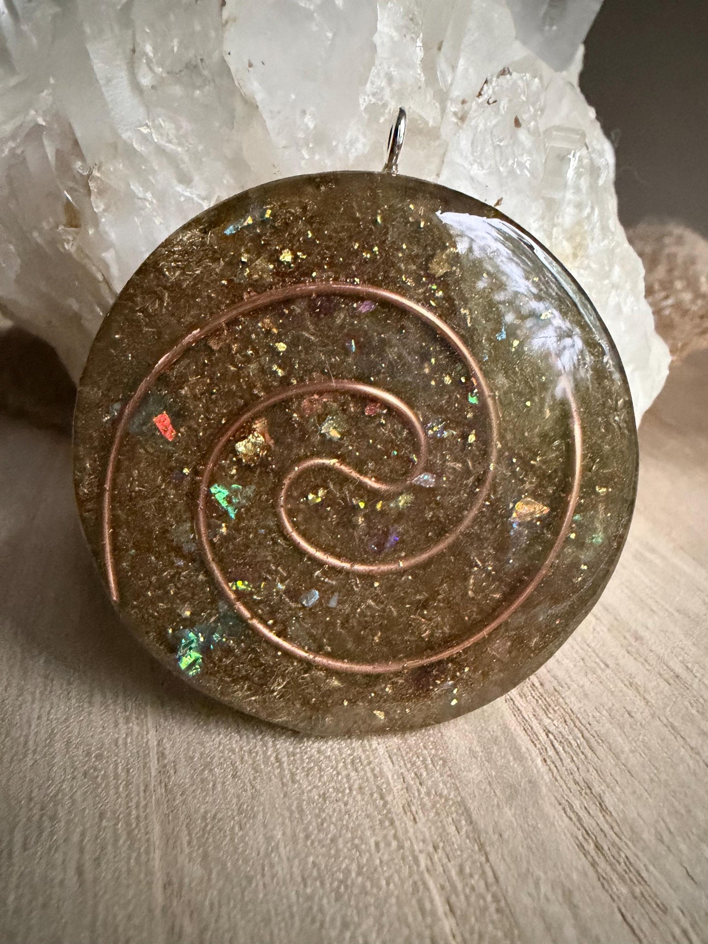 Orgonite 5 cm - Opale & Pierre de Lune - Intuition – Féminin sacré – Inspiration – Éveil spirituel