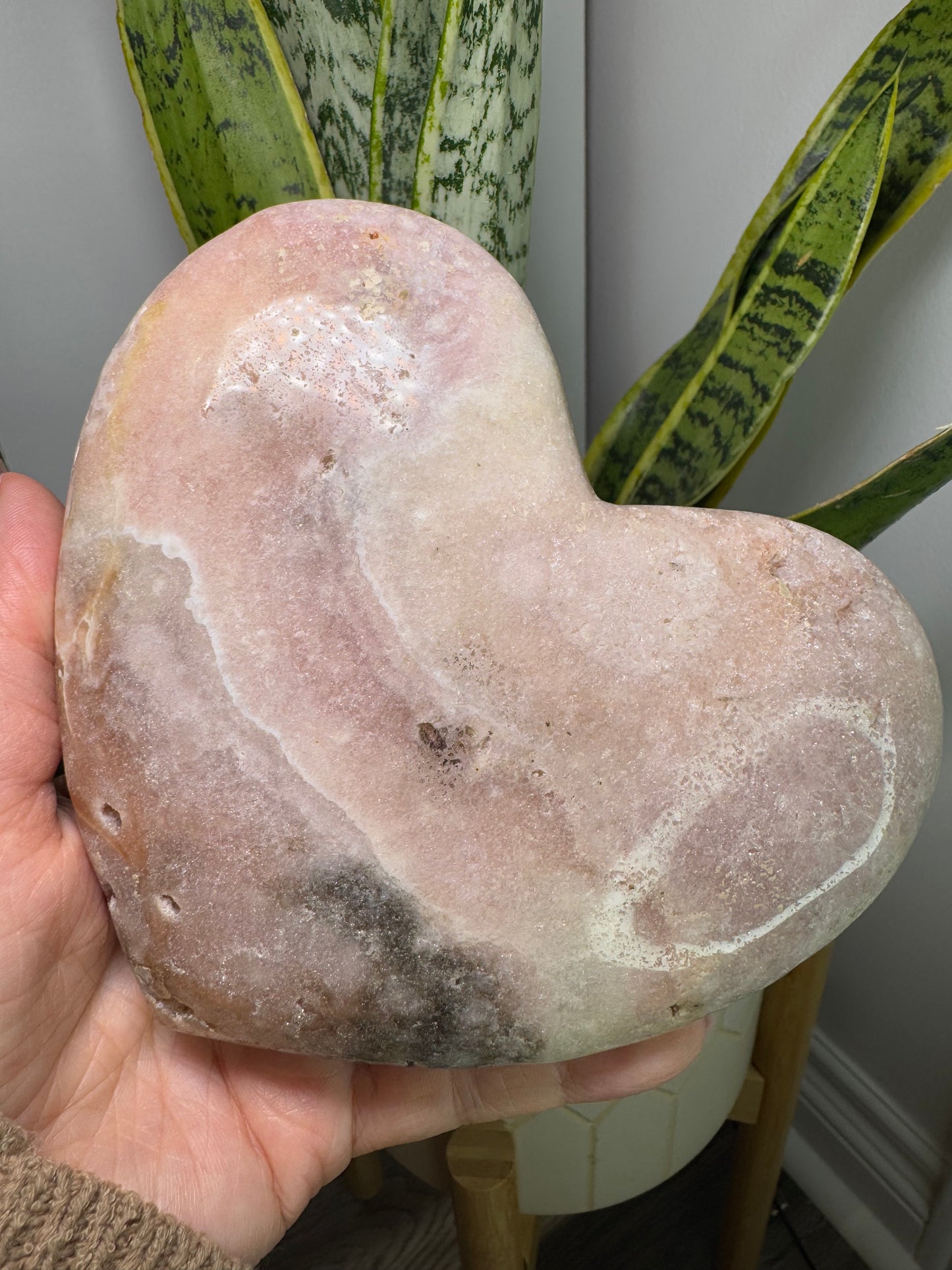 Pink Amethyst | Heart on stand