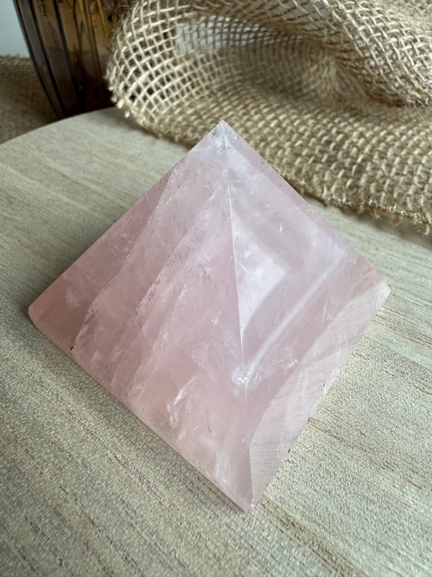 Quartz Rose - Pyramide