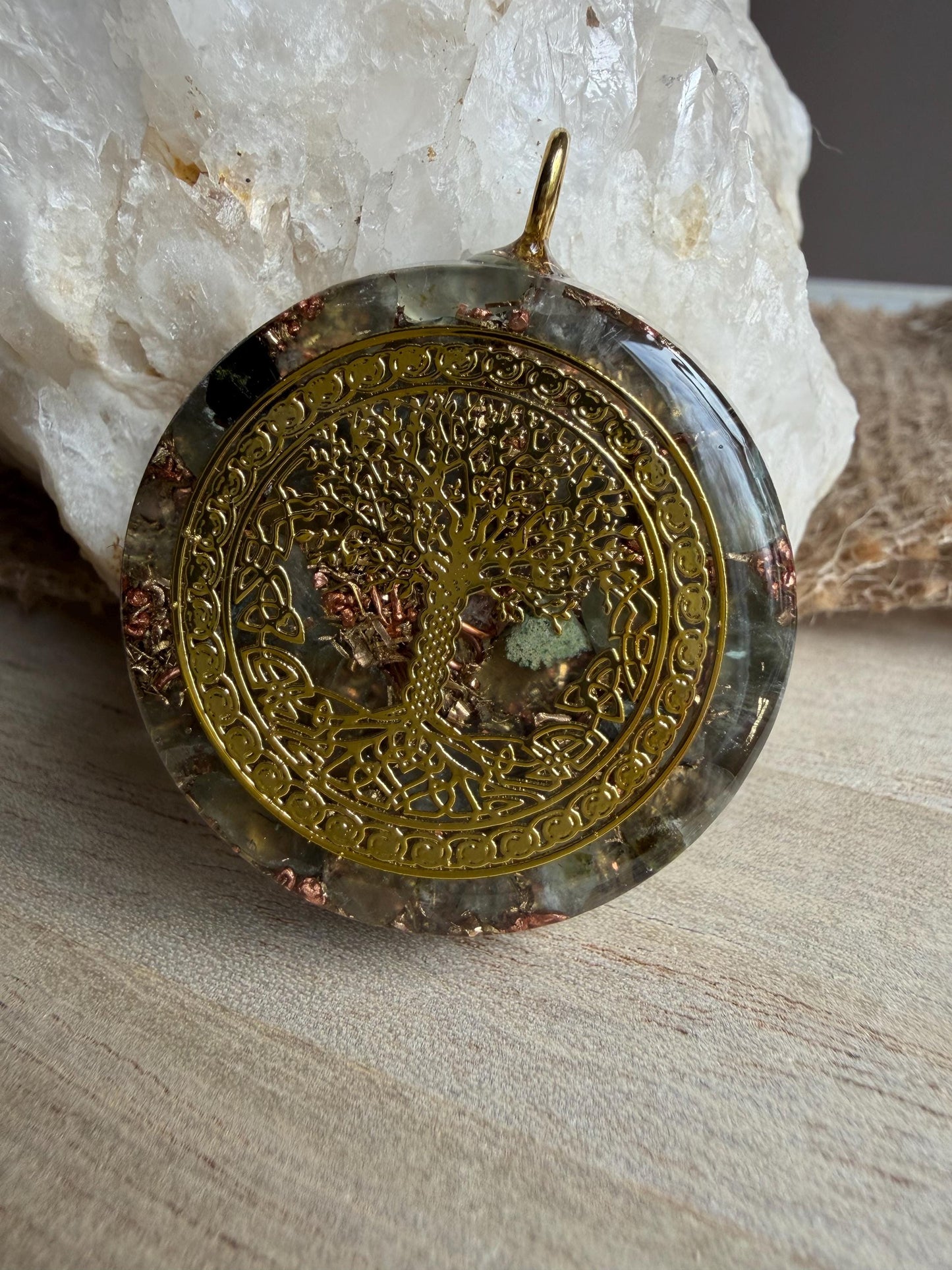 Orgonite 4 cm - Préhnite -Lâcher-prise – Confiance – Apaisement - Letting Go – Trust – Calm