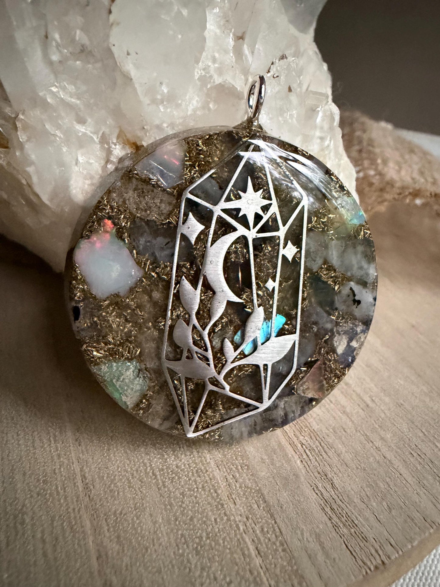 Orgonite 5 cm - Opale & Pierre de Lune - Intuition – Féminin sacré – Inspiration – Éveil spirituel