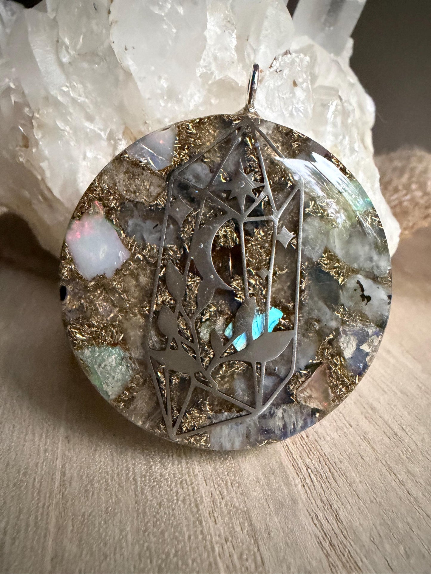 Orgonite 5 cm - Opale & Pierre de Lune - Intuition – Féminin sacré – Inspiration – Éveil spirituel