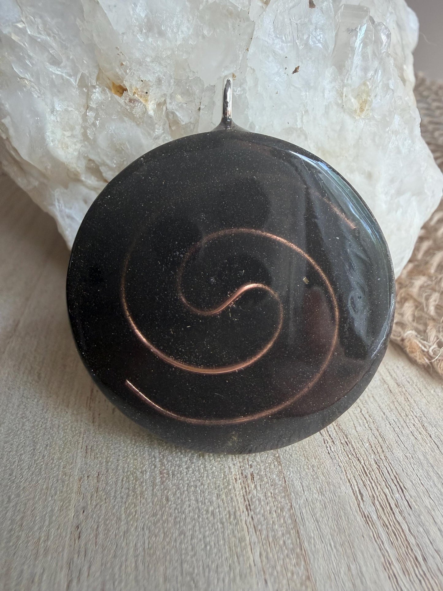 Orgonite 4cm - Protection Sacrée - Protection – Ancrage – Nettoyage énergétique Sacred Protection – Grounding – Energy Cleansing