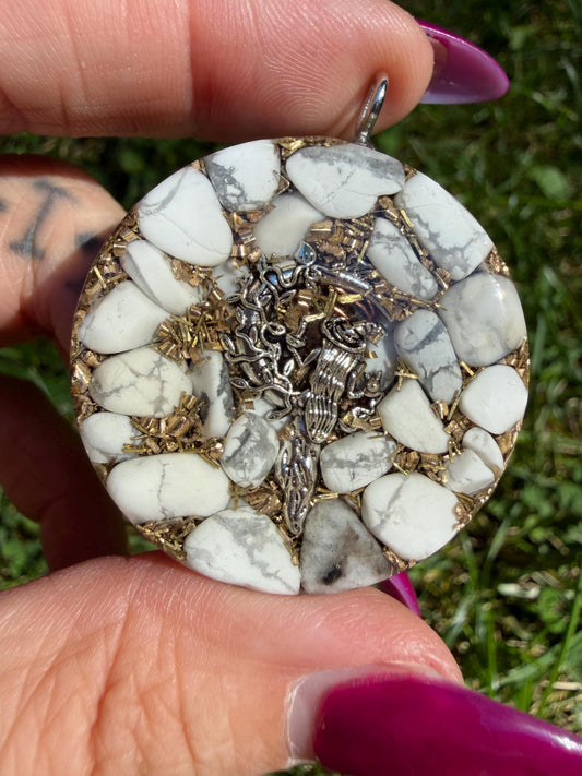 Orgonite 4 cm - Howlite - Apaisement  Patience  Équilibre émotionnel  Sérénité